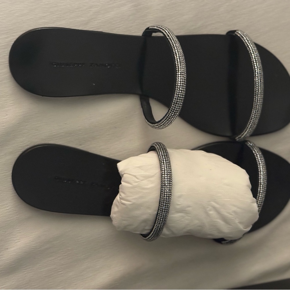 NWT Giuseppe Zanotti sandals w crystals